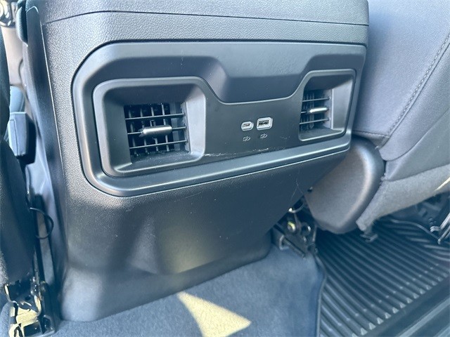 Chevrolet Silverado 1500 Vehicle Full-screen Gallery Image 21