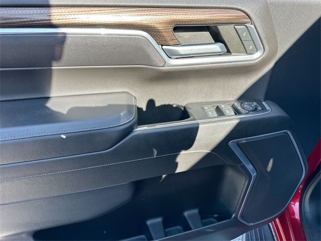 Chevrolet Silverado 1500 Vehicle Full-screen Gallery Image 22
