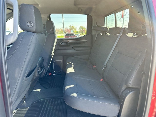 Chevrolet Silverado 1500 Vehicle Full-screen Gallery Image 24