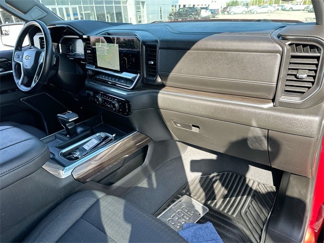 Chevrolet Silverado 1500 Vehicle Full-screen Gallery Image 28