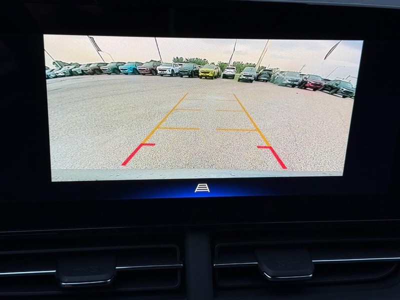 Chevrolet Trax Vehicle Full-screen Gallery Image 12