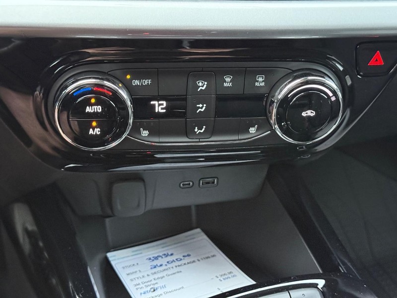 Chevrolet Trax Vehicle Full-screen Gallery Image 13