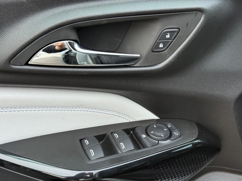 Chevrolet Trax Vehicle Full-screen Gallery Image 16