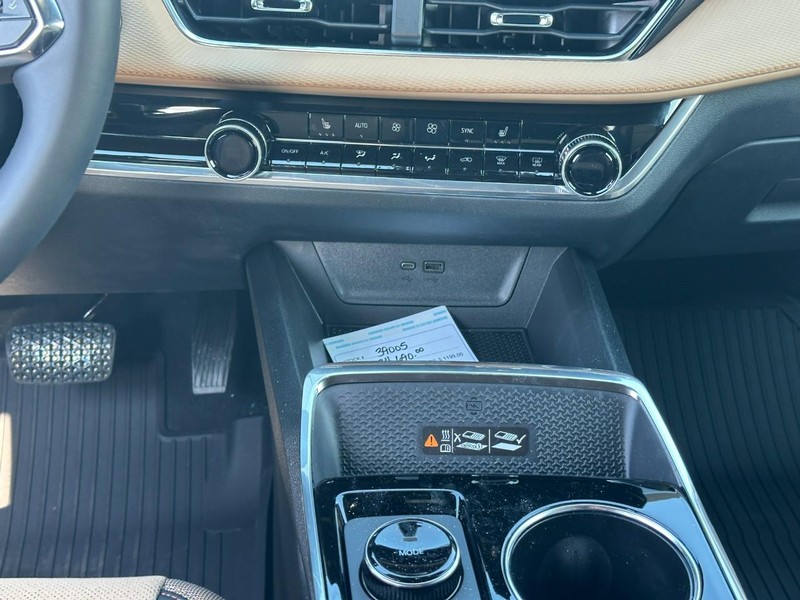 Chevrolet Equinox Vehicle Full-screen Gallery Image 8