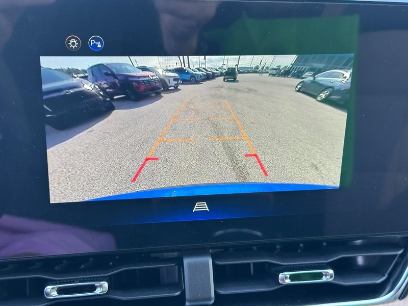 Chevrolet Equinox Vehicle Full-screen Gallery Image 13