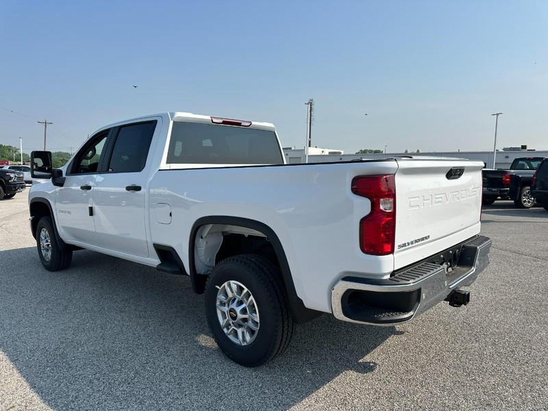 Chevrolet Silverado 2500HD Vehicle Full-screen Gallery Image 3