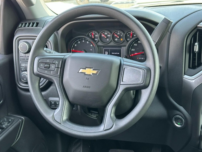 Chevrolet Silverado 2500HD Vehicle Full-screen Gallery Image 6