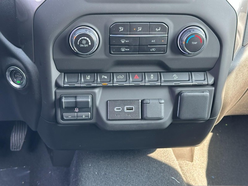 Chevrolet Silverado 2500HD Vehicle Full-screen Gallery Image 8