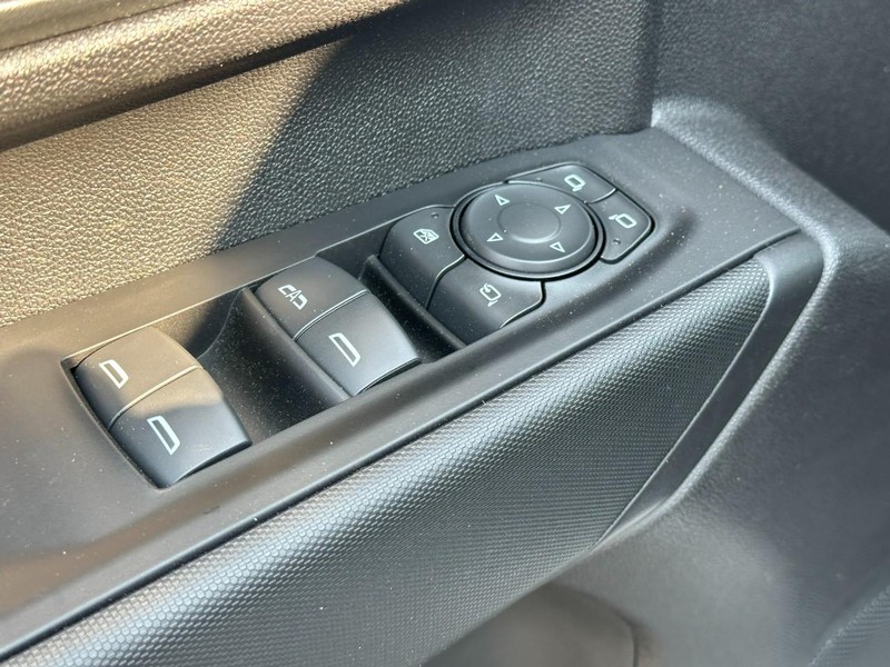 Chevrolet Silverado 2500HD Vehicle Full-screen Gallery Image 9