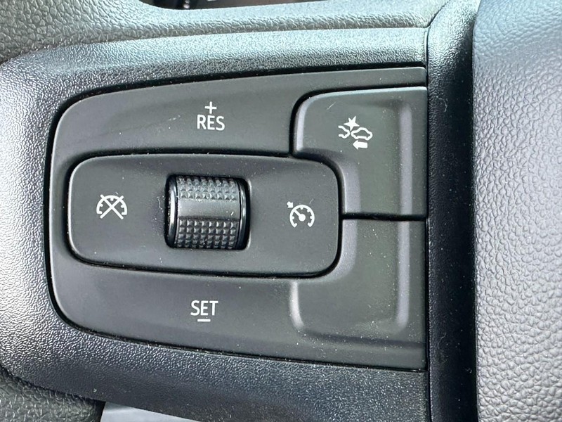 Chevrolet Silverado 2500HD Vehicle Full-screen Gallery Image 11