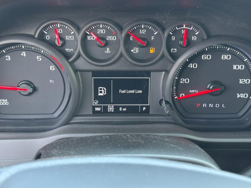 Chevrolet Silverado 2500HD Vehicle Full-screen Gallery Image 12