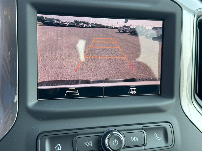 Chevrolet Silverado 2500HD Vehicle Full-screen Gallery Image 13