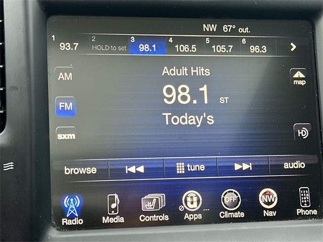Chrysler 300 Vehicle Full-screen Gallery Image 13