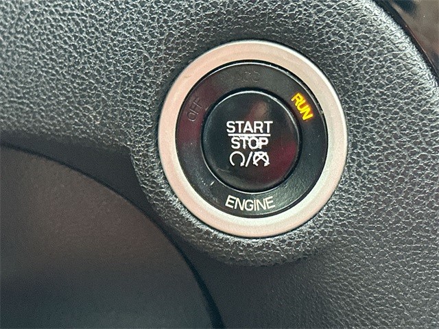 Chrysler 300 Vehicle Full-screen Gallery Image 17