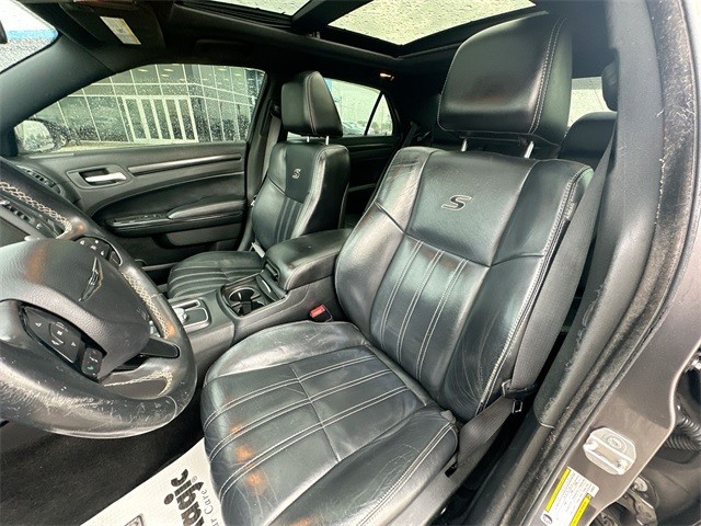 Chrysler 300 Vehicle Full-screen Gallery Image 19