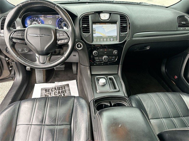 Chrysler 300 Vehicle Full-screen Gallery Image 21