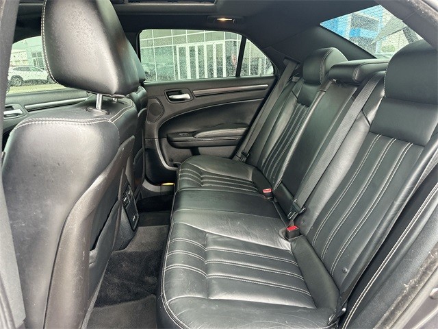 Chrysler 300 Vehicle Full-screen Gallery Image 26