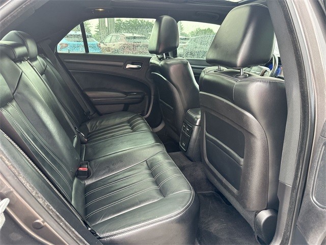 Chrysler 300 Vehicle Full-screen Gallery Image 28