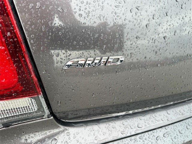 Chrysler 300 Vehicle Full-screen Gallery Image 32