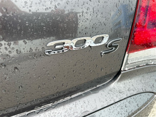 Chrysler 300 Vehicle Full-screen Gallery Image 33