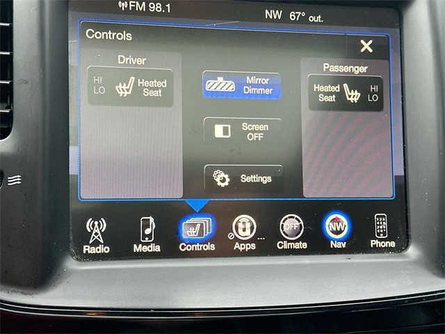 Chrysler 300 Vehicle Full-screen Gallery Image 36