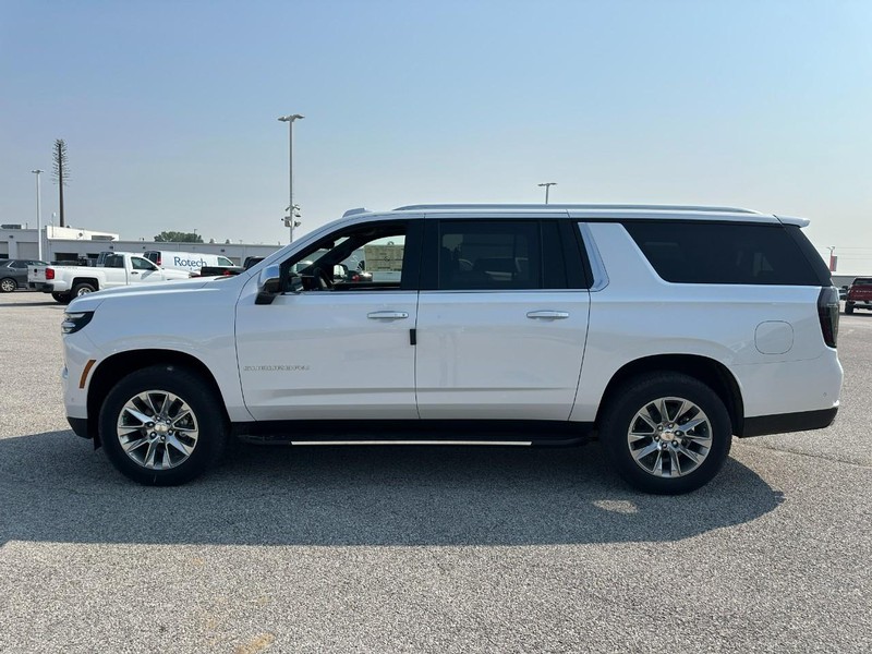 Chevrolet Suburban Vehicle Full-screen Gallery Image 2