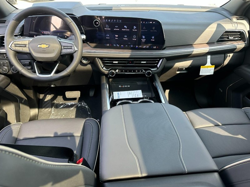 Chevrolet Suburban Vehicle Full-screen Gallery Image 10