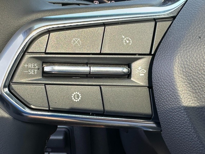 Chevrolet Suburban Vehicle Full-screen Gallery Image 17