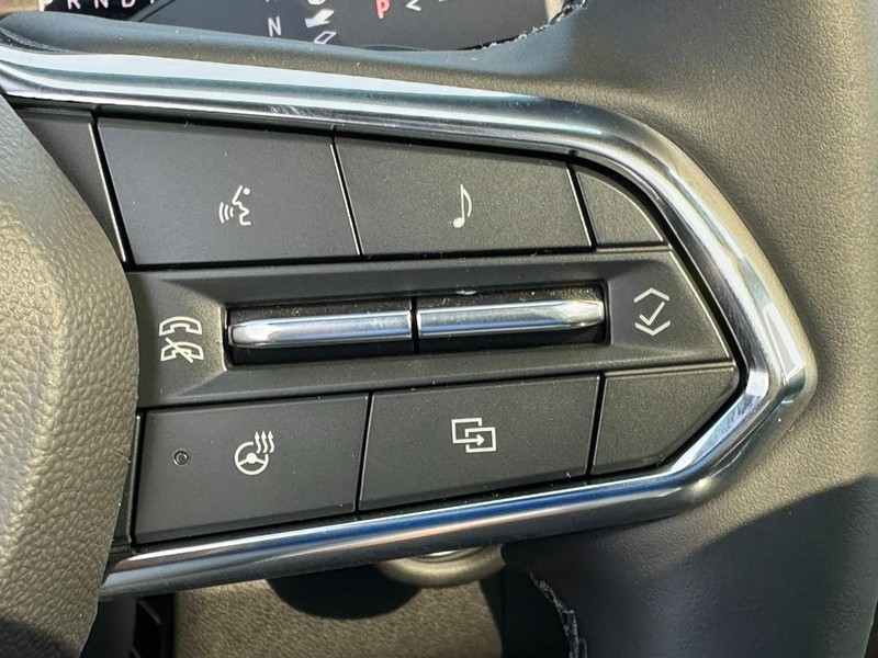 Chevrolet Suburban Vehicle Full-screen Gallery Image 18