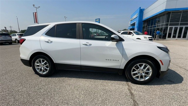 Chevrolet Equinox Vehicle Full-screen Gallery Image 9