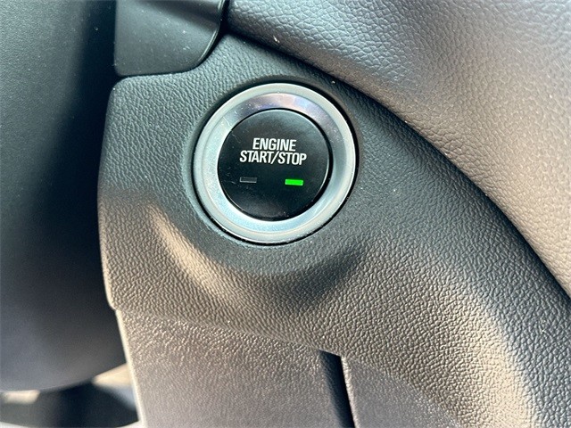 Chevrolet Equinox Vehicle Full-screen Gallery Image 16