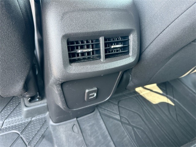 Chevrolet Equinox Vehicle Full-screen Gallery Image 20