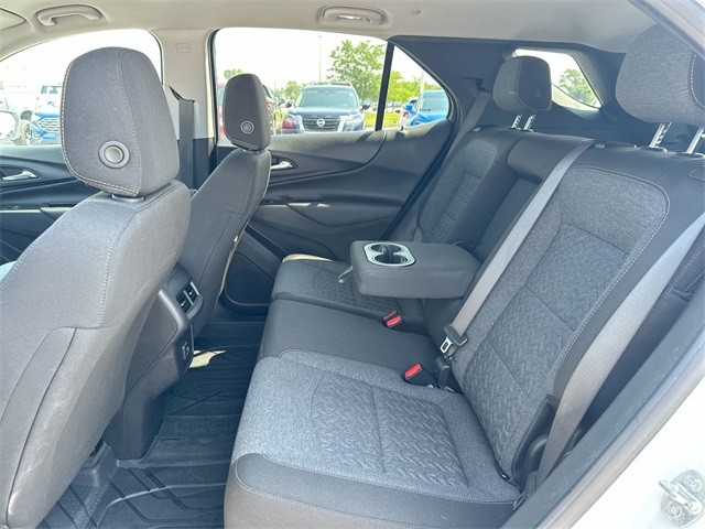 Chevrolet Equinox Vehicle Full-screen Gallery Image 23