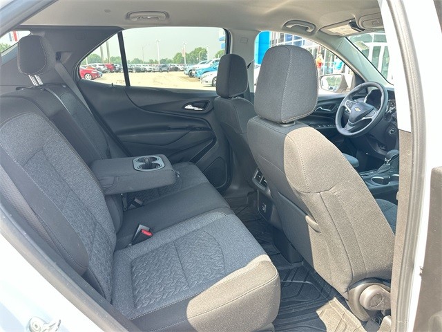 Chevrolet Equinox Vehicle Full-screen Gallery Image 25