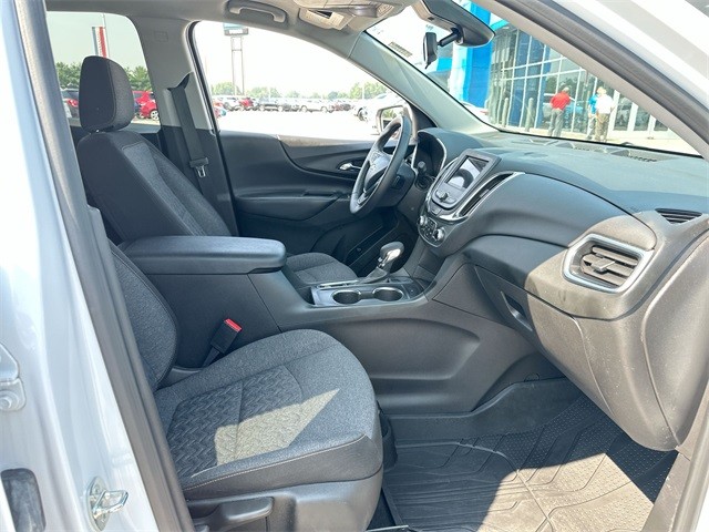 Chevrolet Equinox Vehicle Full-screen Gallery Image 26