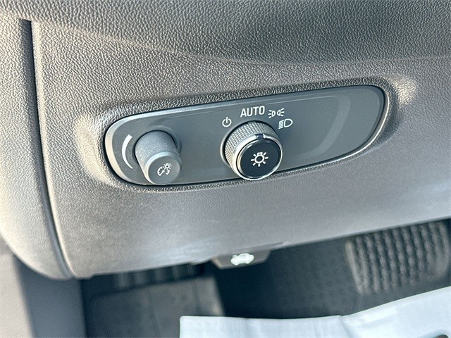 Chevrolet Equinox Vehicle Full-screen Gallery Image 33