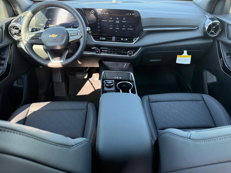 Chevrolet Equinox Vehicle Full-screen Gallery Image 6