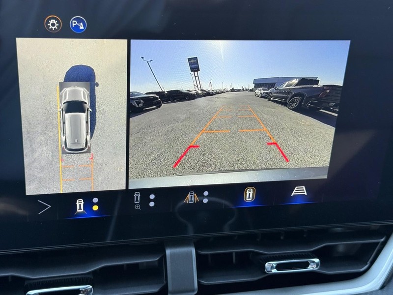 Chevrolet Equinox Vehicle Full-screen Gallery Image 12