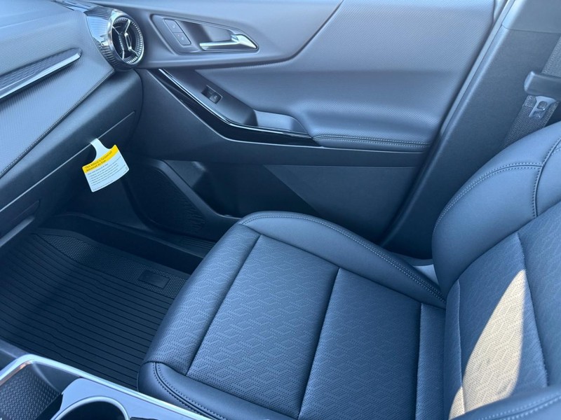 Chevrolet Equinox Vehicle Full-screen Gallery Image 15