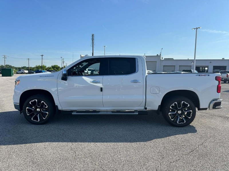 Chevrolet Silverado 1500 Vehicle Full-screen Gallery Image 2