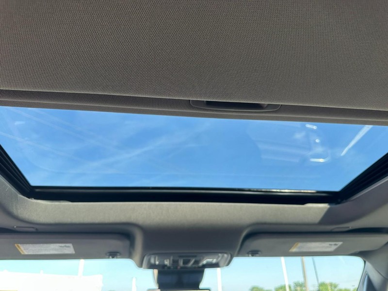 Chevrolet Silverado 1500 Vehicle Full-screen Gallery Image 5