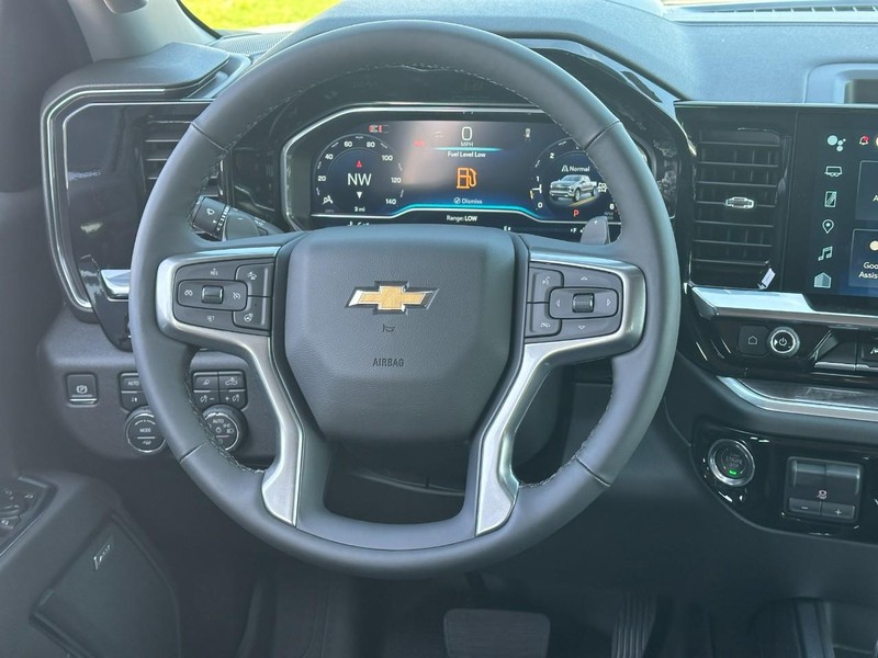 Chevrolet Silverado 1500 Vehicle Full-screen Gallery Image 7