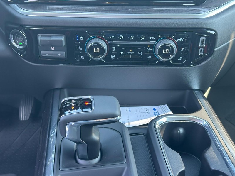 Chevrolet Silverado 1500 Vehicle Full-screen Gallery Image 9