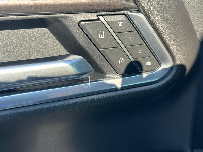 Chevrolet Silverado 1500 Vehicle Full-screen Gallery Image 11