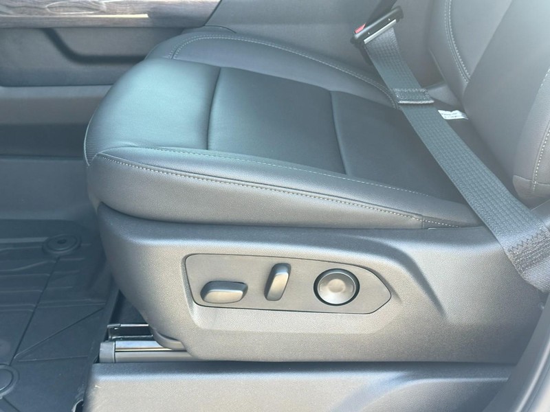 Chevrolet Silverado 1500 Vehicle Full-screen Gallery Image 12