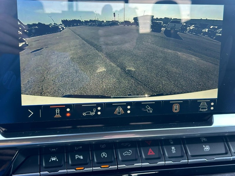 Chevrolet Silverado 1500 Vehicle Full-screen Gallery Image 17