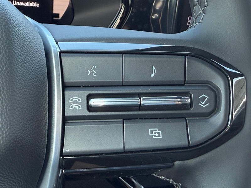 Chevrolet Colorado Vehicle Full-screen Gallery Image 9