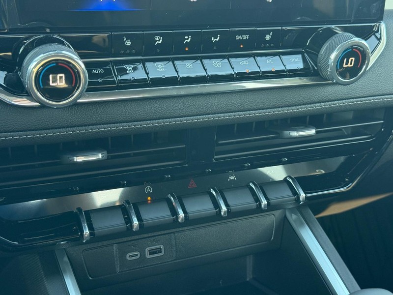 Chevrolet Colorado Vehicle Full-screen Gallery Image 13