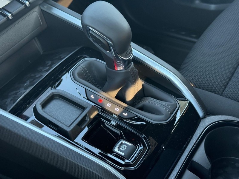 Chevrolet Colorado Vehicle Full-screen Gallery Image 14