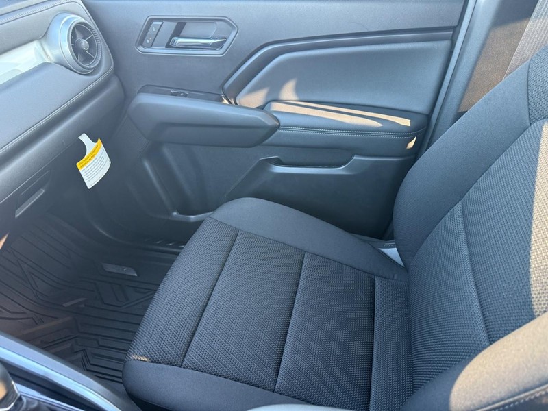 Chevrolet Colorado Vehicle Full-screen Gallery Image 15